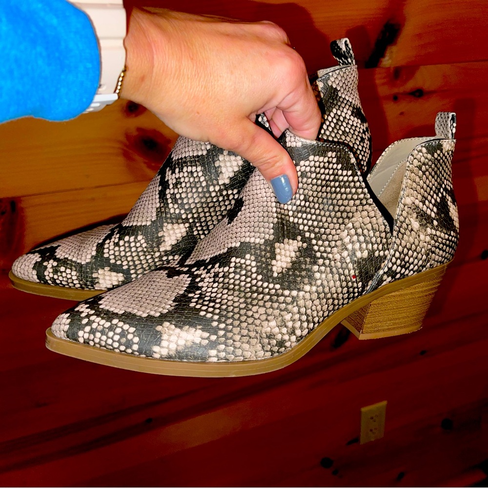 Women’s snake skin cowgirl ankle boots